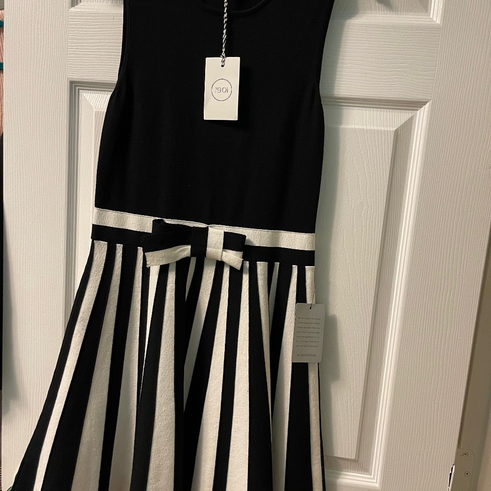 1901 black flowy dress